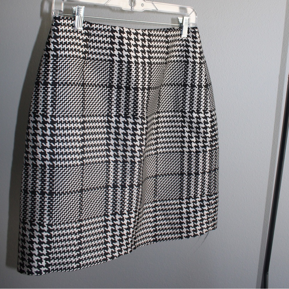 Houndstooth skirt from White House black market
